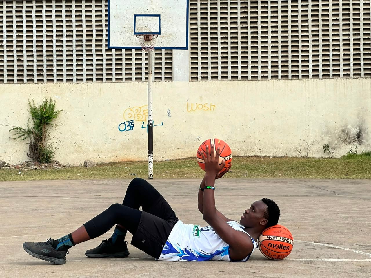 Makupa Clippers player training beneath the basket